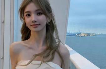 总觉得www.17网站有种奇怪的魔力，天天看我都没觉腻。