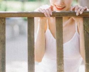 下载这款17c，让你一手掌握那些藏在角落里的黑料，根本无法抵挡的好奇心啊！