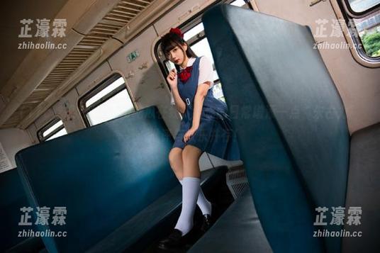 跟随17c吃瓜在线，给你的日常增添一点“朱古力”：批评与欢乐并存！