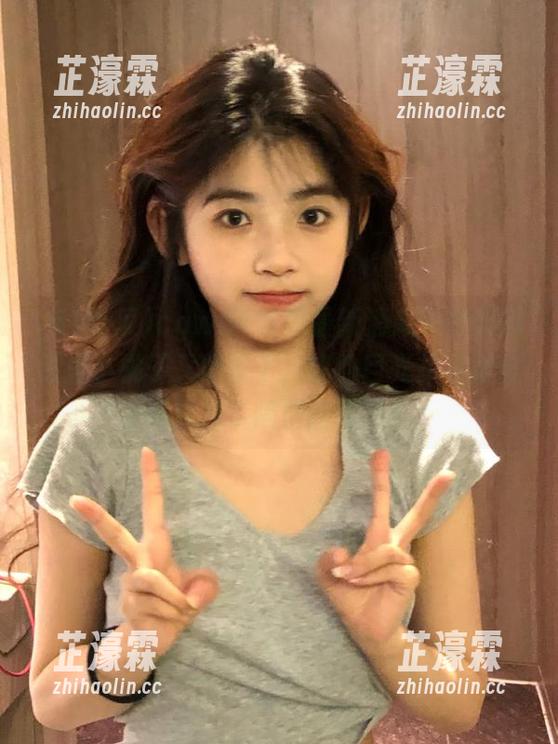 cgw51吃瓜最新消息：今天瓜田里小桃子又增多了，我的目光却不由自主地飘向了隔壁的大西瓜！