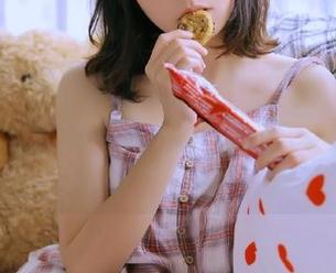 首页太多信息了，我的眼睛开始受伤，万篇长征-黑料不打烊668.su是不是想急疯我？