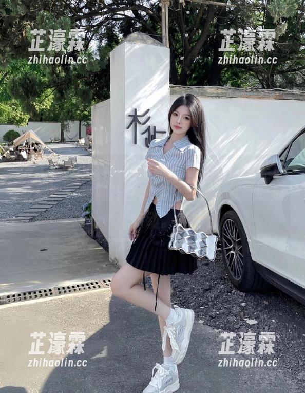大家都在讨论“718黑瓜吃料”，我照样在网页上潜水，默默吃瓜行动。