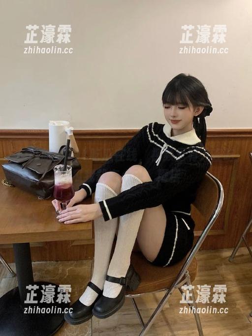 91吃瓜在线，视频里有人在吃瓜我却在心动，糟糕
