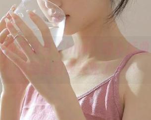 分享来自“hlw”的小插曲：昨天追剧追到我失业了……