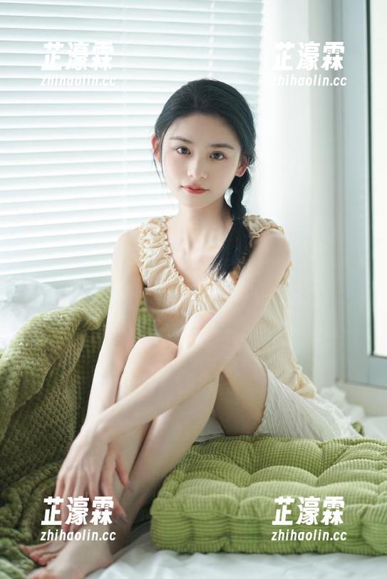 先登录www.吃瓜，然后再一边吃零食一边看最新八卦，完美！