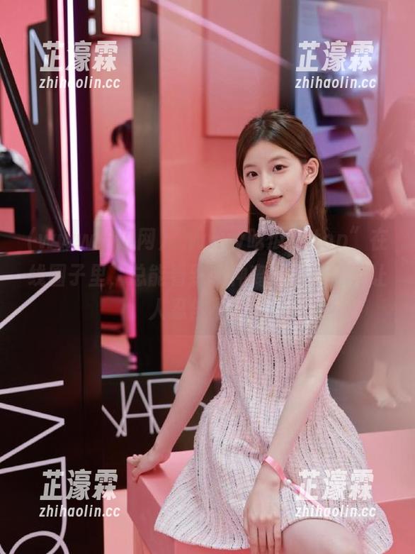 “www吃瓜网.top”在线圈子里，总能看到各种离奇的瓜，真让人忍俊不禁。