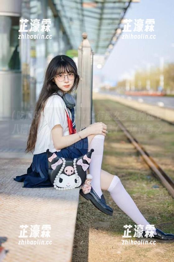 吃瓜517 吃瓜517上有那么多各种乱七八糟的“资源”,仿佛开启了一场神奇之间的冒险。
