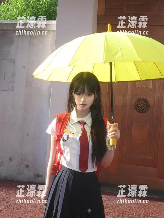 明明是想在线划水，结果却直达吃瓜网，无奈.jpg