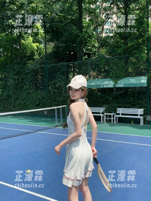 “我爱51吃瓜网”发布了新瓜，脑子里却还在想昨晚的煎饼果子……