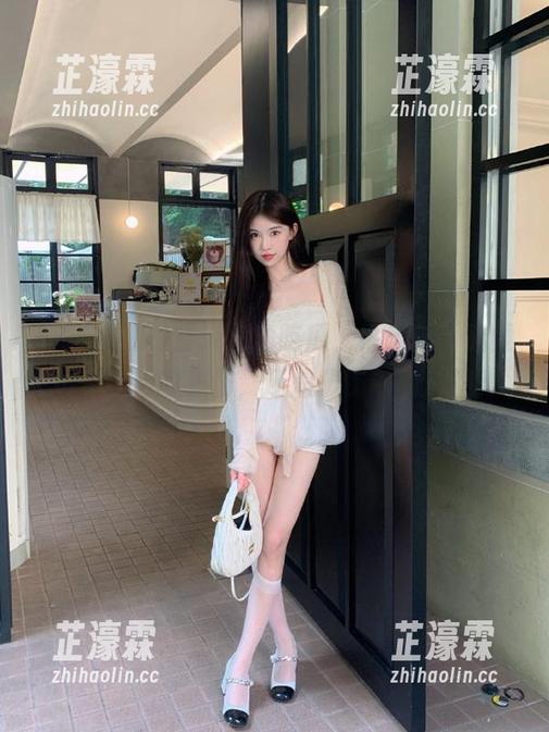 登录海角吃瓜，论黑料，究竟是美好后的悲伤，还是悲伤中的乐趣？