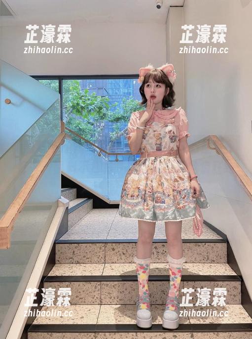 还在等啥？找个地方坐下，打开“黑料不打样”苹果版，开始疯狂吃瓜吧！