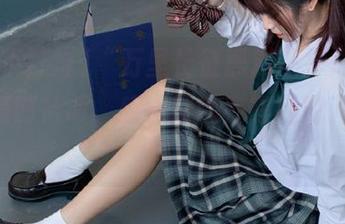 “万里长征黑料不打烊”app，随时待命，感觉就像在等我的八卦短信。