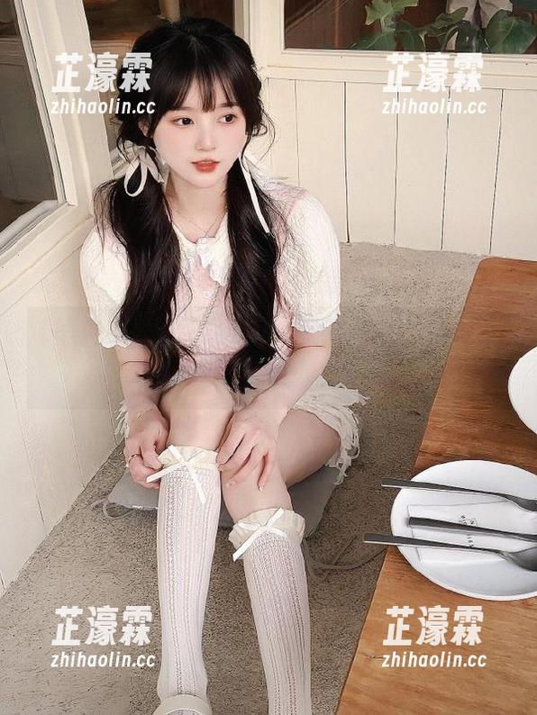 黑网料的ios界面让人发愣，这设计...它在想啥呢？